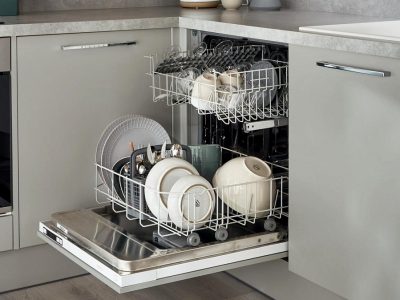 Како правилно и темелно да ја исчистите машината за миење садови?