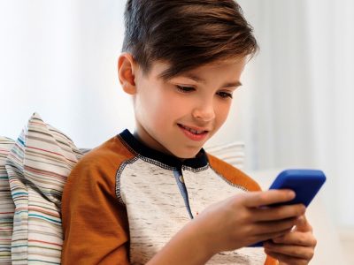 На која возраст е најдобро вашето дете да го добие својот прв мобилен телефон?