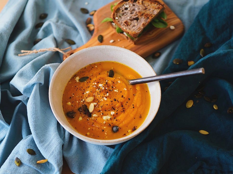 Здрава кремаста супа од 4 состојки што ќе ја обожавате