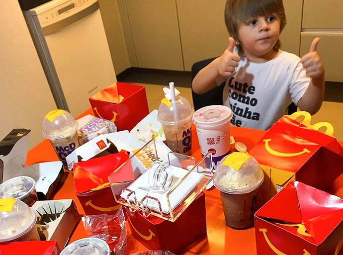 4-годишно момче го „позајмил“ телефонот на својата мајка и направилo нарачка од МекДоналдс вредна 100 долари