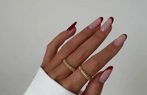 Маникир во црвена боја: Избор што го обожаваме за време на празничната сезона!