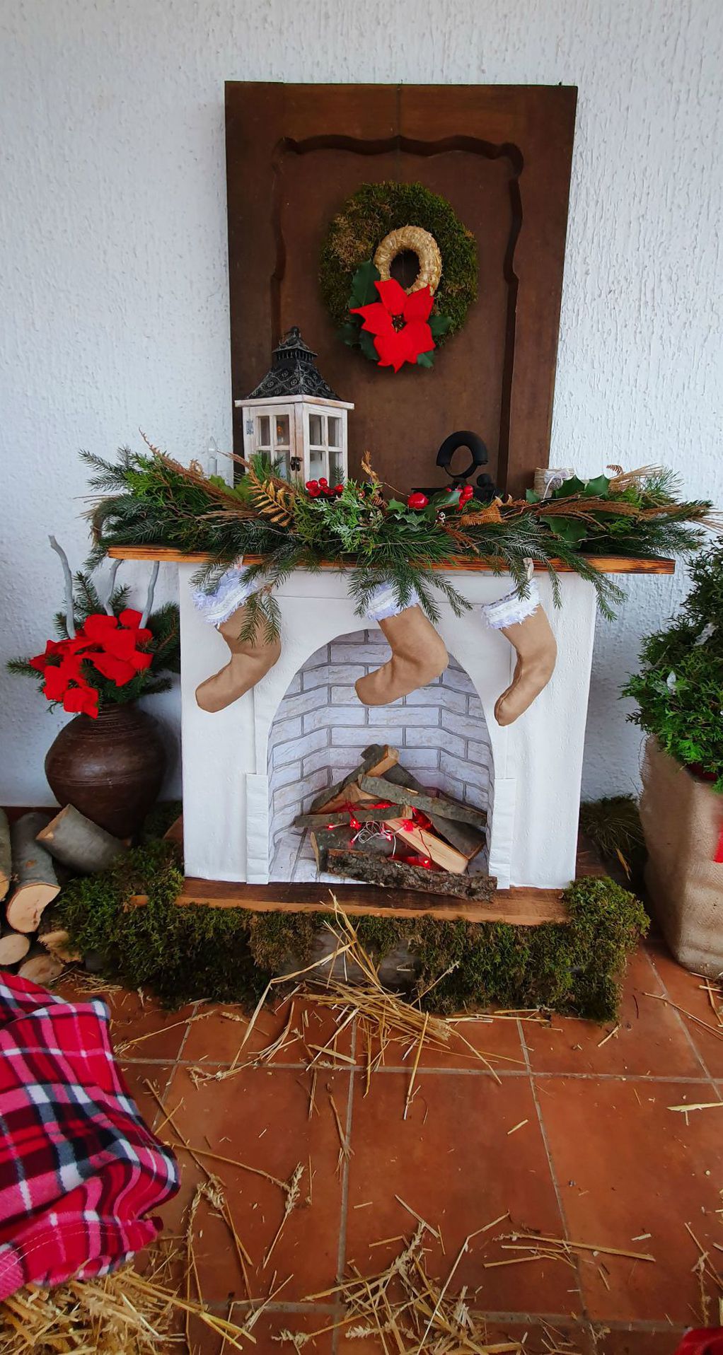 Божиќна соба на отворено: Тераса претворена во волшебно катче