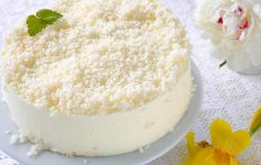 Брза торта со кокос и банани која не се пече