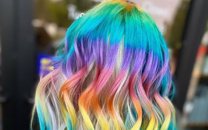 Необичен тренд во Америка: Коса со боите на виножито