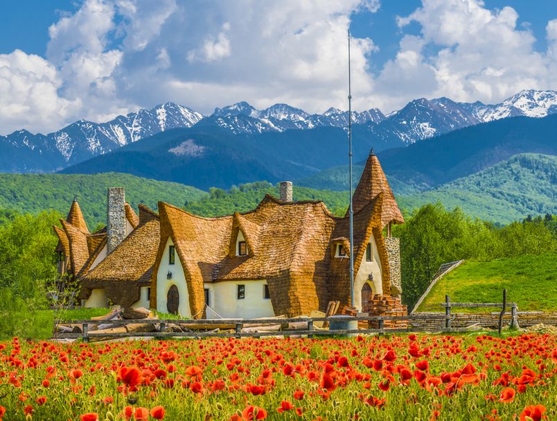 Шармантно село во Романија со уникатен дворец како од бајките