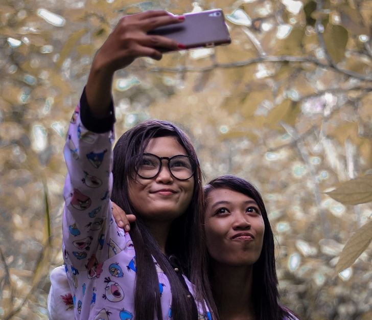 Зошто се гледате себеси поинаку од тоа што ве гледаат другите?