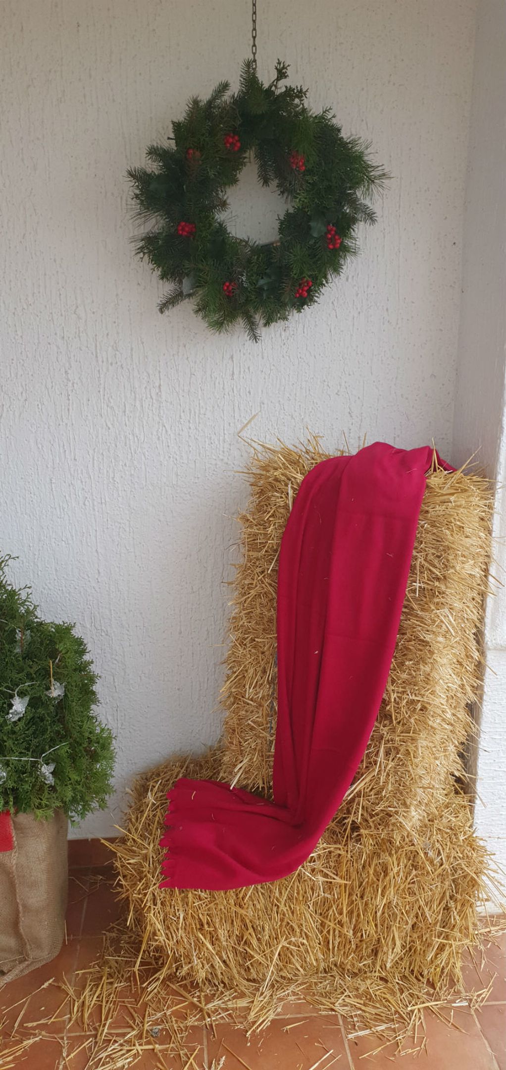 Божиќна соба на отворено: Тераса претворена во волшебно катче