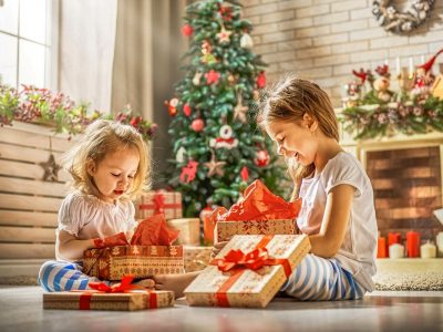 Интересни идеи за новогодишни подароци што ќе го израдуваат секое дете