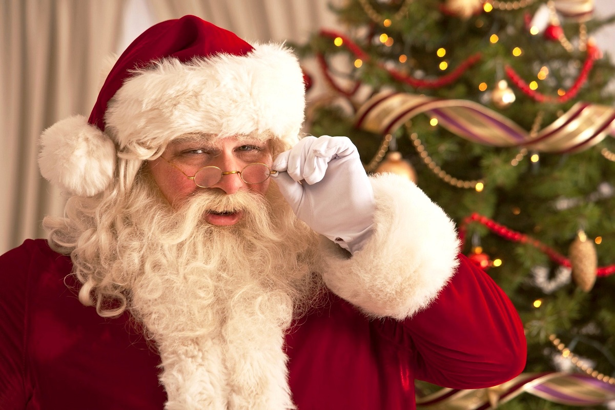 Како да реагирате кога вашето дете ќе ве праша дали постои Дедо Мраз?
