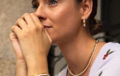 Моден хит број 1 за 2021 година: Ова ќе биде најпопуларниот накит и детаљ на облеката