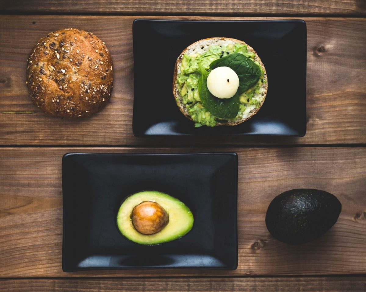 Појадокот со тост и авокадо конечно добива совршена „надградба“