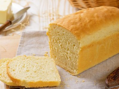 Пробајте го овој трик со кој ќе го преполовите бројот на калории во лебот