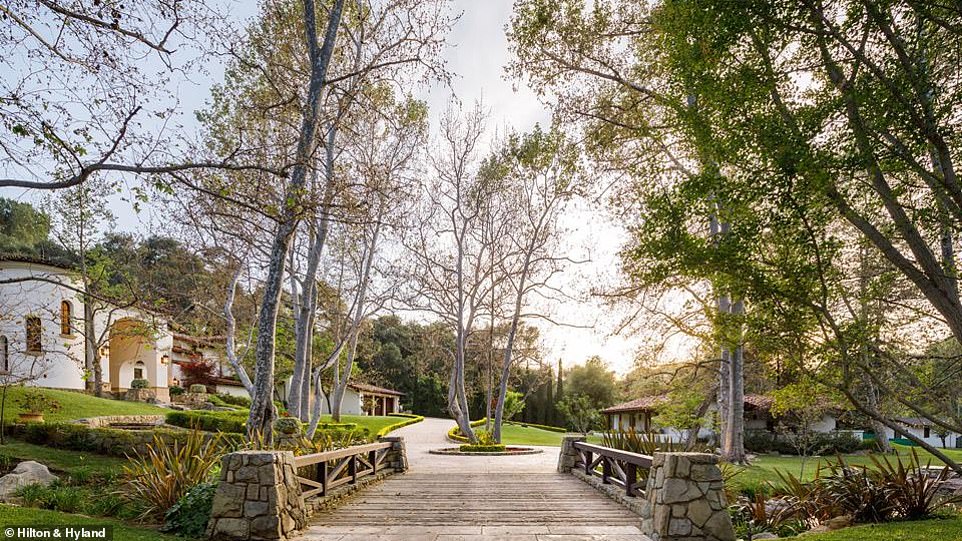 Познат пејач успеа да го продаде својот луксузен имот каде што се случувале чудни работи