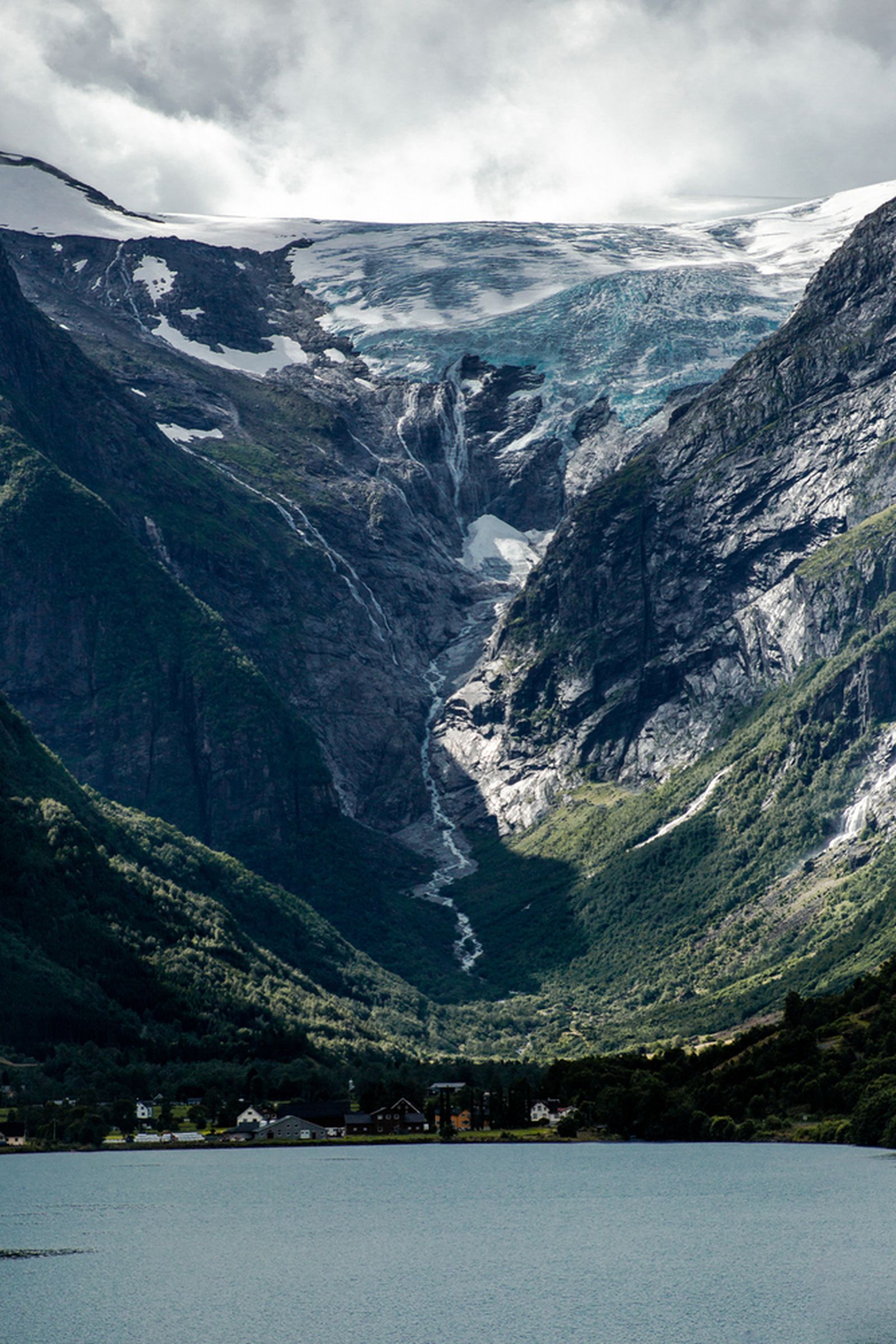 Прекрасни глечери, тиркизни езера и водопади: Добредојдовте во норвешкото кралство на природата!