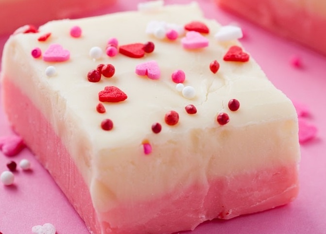 Вкусна торта со бело чоколадо по повод Денот на вљубените