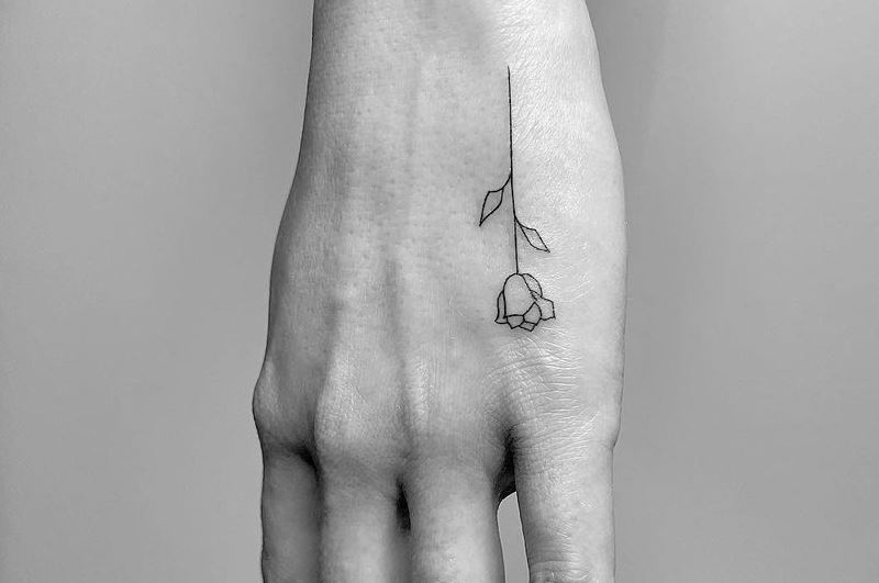 10 симпатични минималистички тетоважи што ќе ве натераат да посакате нова тетоважа