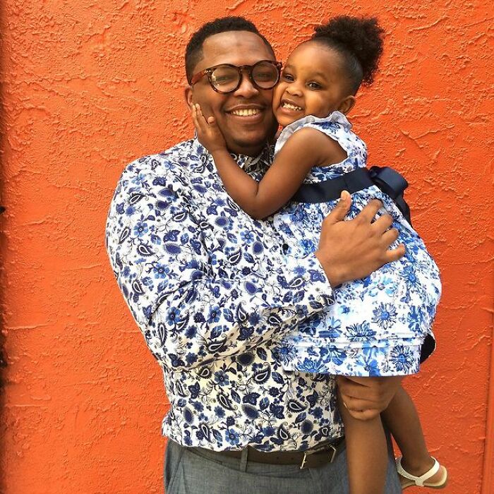 Погледнете како еден татко креира кул облека за неговата 9-годишна ќерка