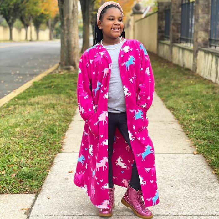 Погледнете како еден татко креира кул облека за неговата 9-годишна ќерка