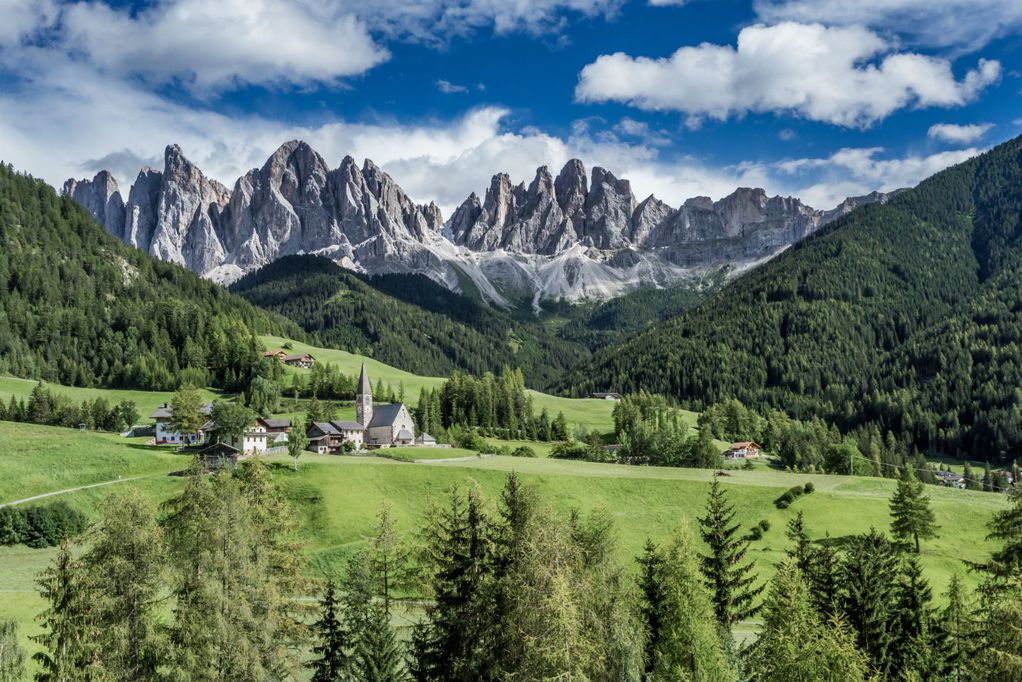На 1350 метри во подножјето на Доломитите: Дали е ова најубавото село во Италија?