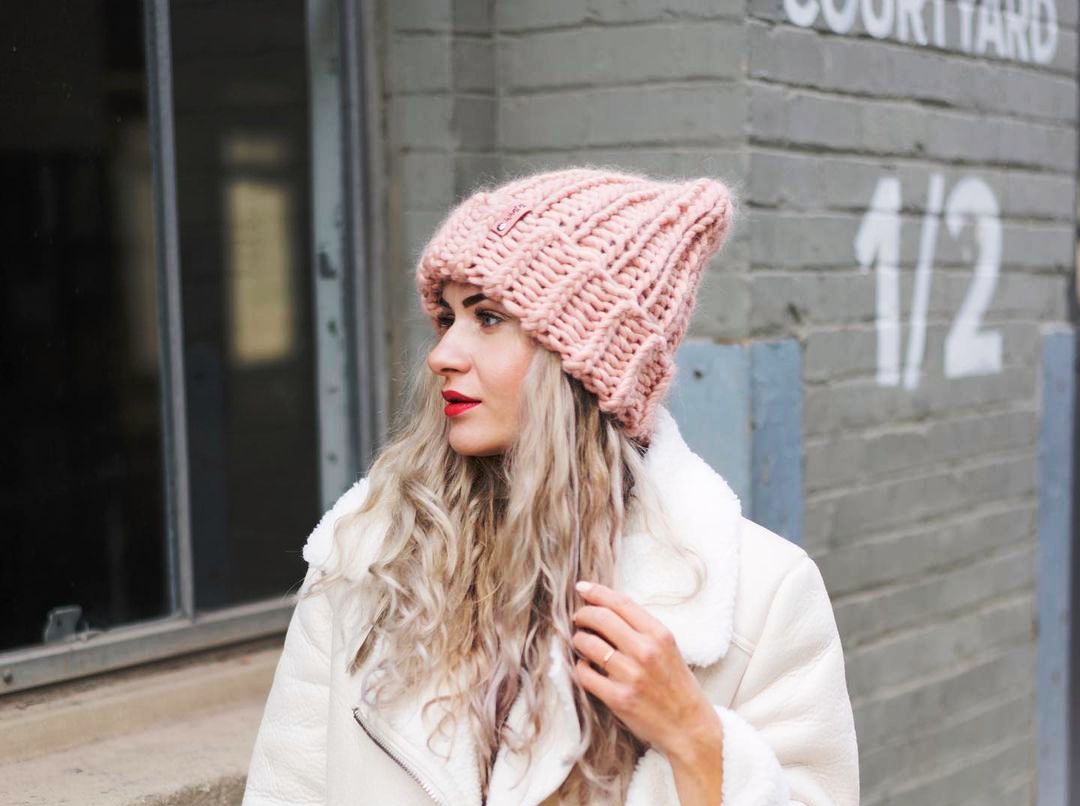 Модерни и топли: Какви капи ќе се носат оваа зима?