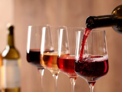 Што и како ќе пиеме во 2021 година: Нови навики и вински трендови