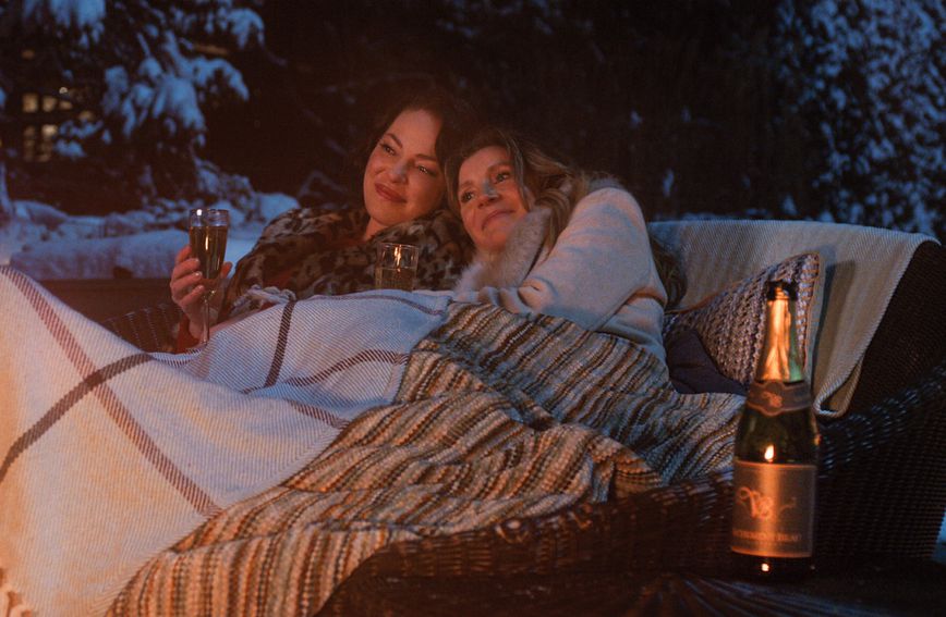 „Firefly Lane“: Нова серија која е идеална за гледање во друштво со најдобрите пријателки