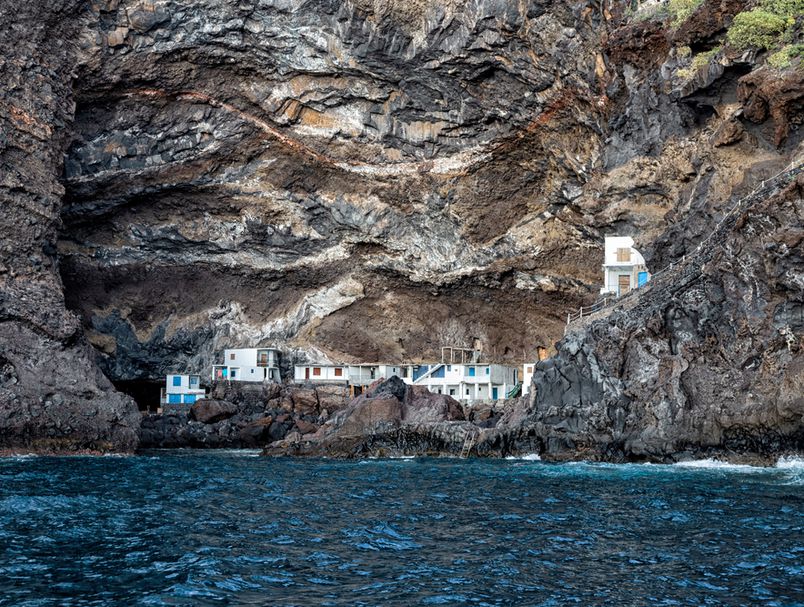 Тајните на Зелениот остров: Невообичаено село полно со морски пештери