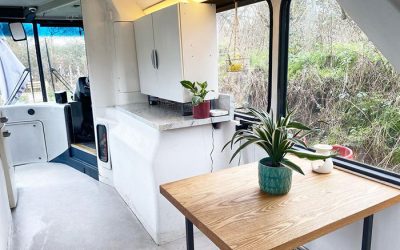 Еден британски пар создал прекрасен дом од лондонски автобус