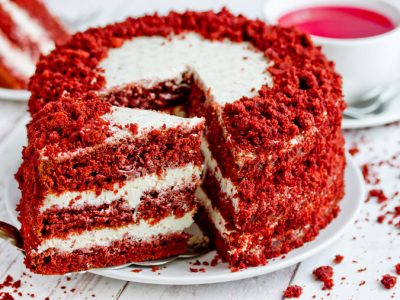 Црвена кадифена торта: Најубавиот и најсочниот десерт што ќе го пробате