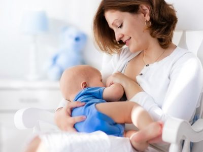 Како да престанете со доењето: 5 техники што ќе ви помогнат да го одвикнете бебето од мајчиното млеко