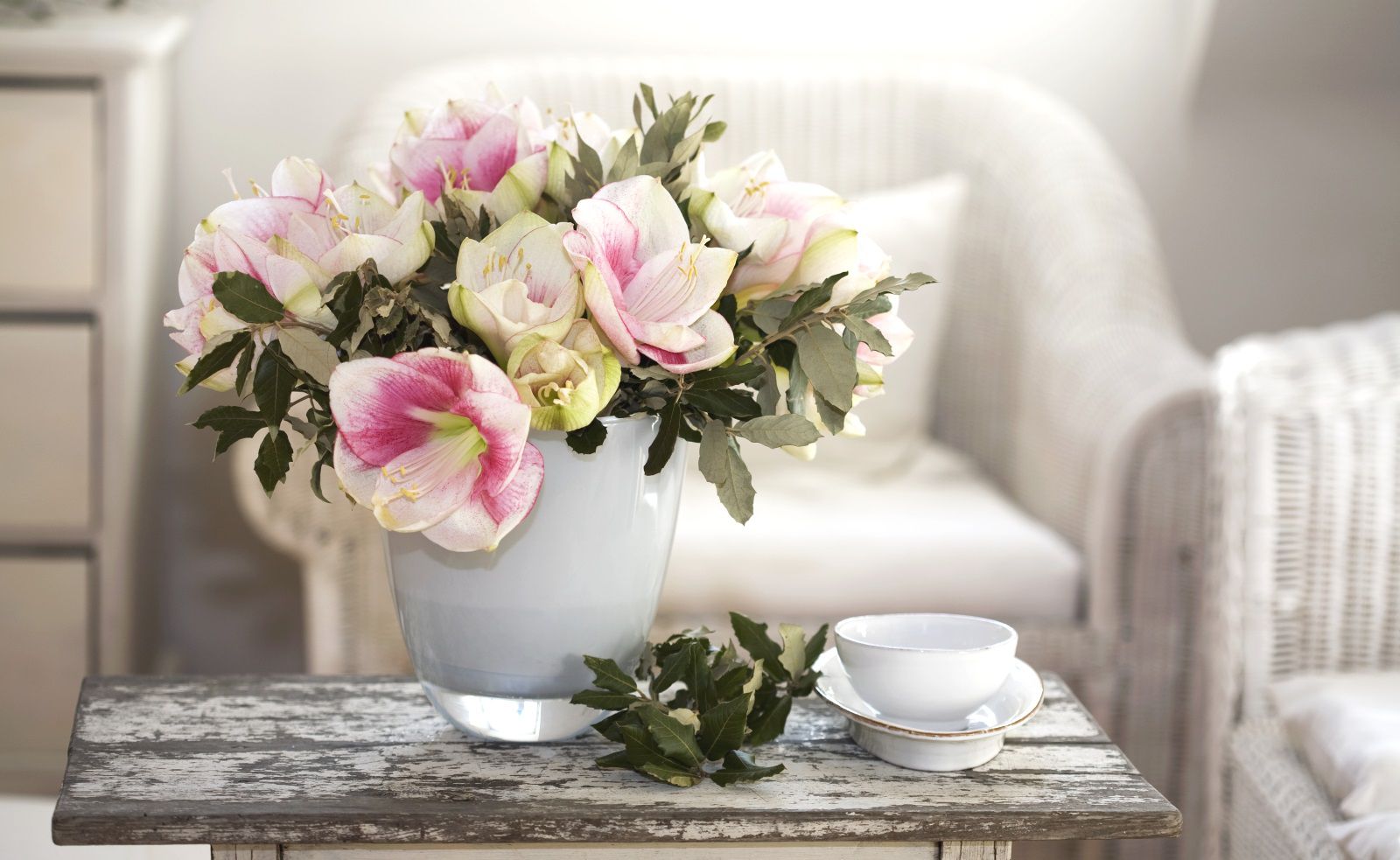 Фотографии кои се доказ дека вазната со цвеќе може да го разубави домот