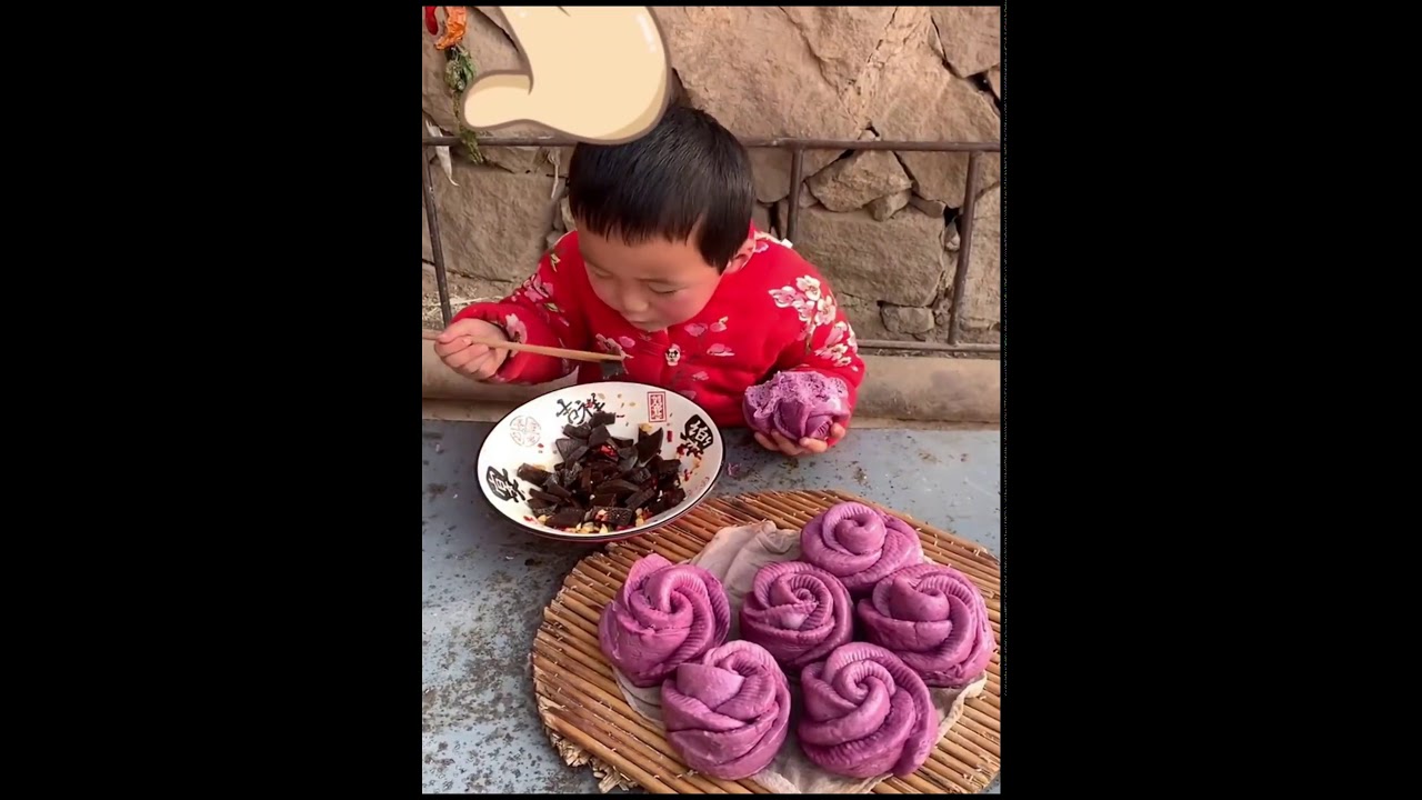 Момче од Кина има само 8 години, но готви како професионалец