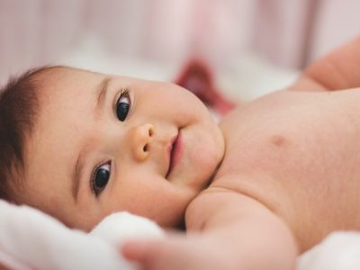 Научниците објаснуваат зошто бебињата се толку неодоливи и слатки