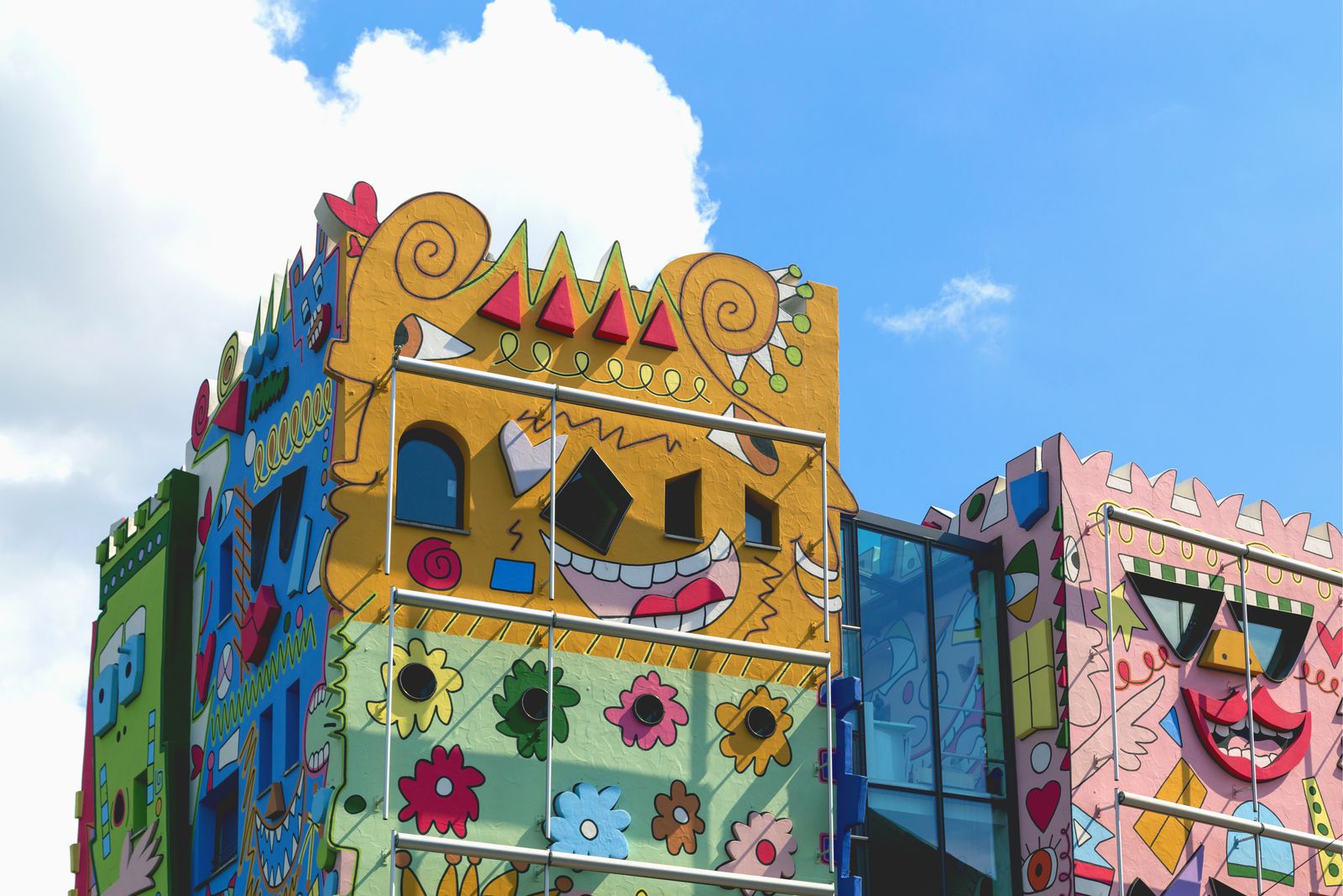 Германците ја имаат својата најсреќна зграда и препорачуваат: „На светот му требаат повеќе бои“!