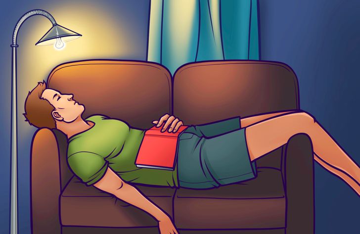 Зошто спиењето на каучот во дневната соба може да биде штетно за вас?