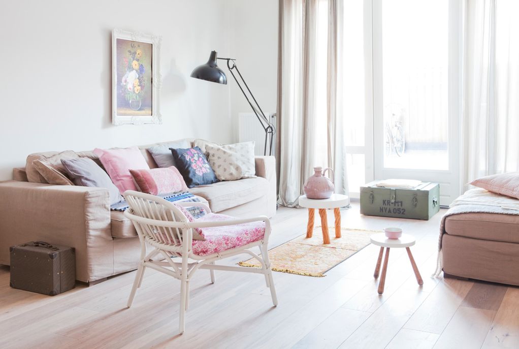 10 докази дека пастелните бои ја претвораат дневната соба во оаза на мирот