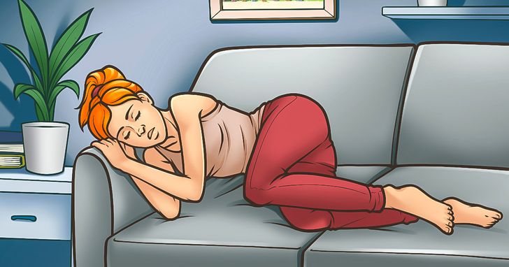Зошто спиењето на каучот во дневната соба може да биде штетно за вас?
