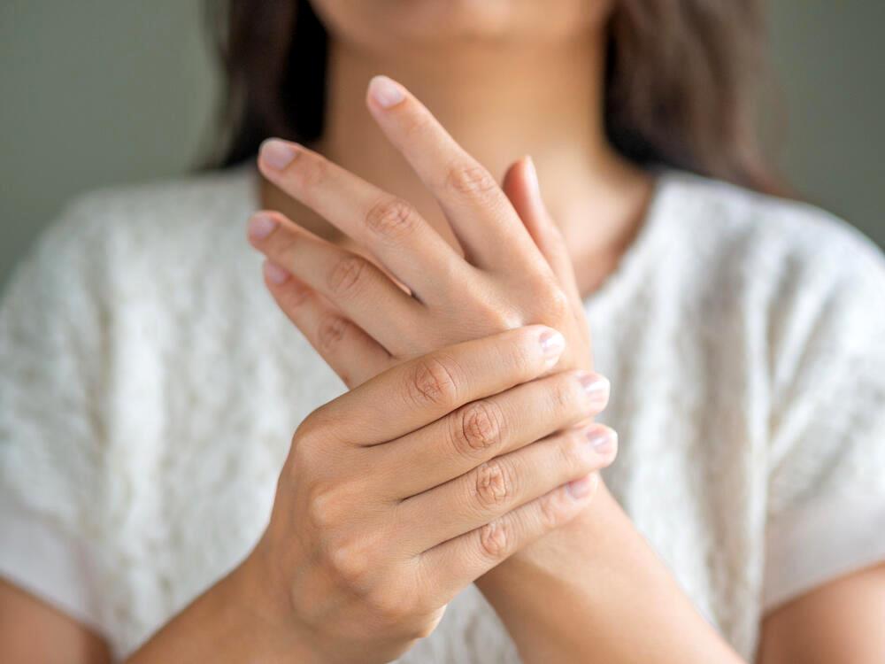 Ако прстите ви се отечени, можеби имате некое од овие сериозни заболувања