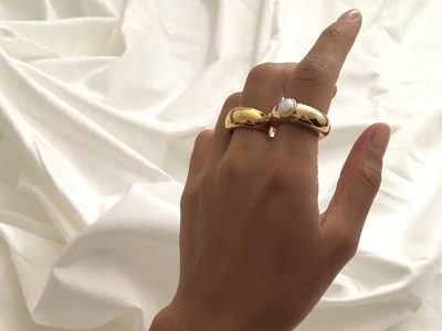 Златни, сребрени или пластични: Време е да додадете гломазни прстени во вашата колекција