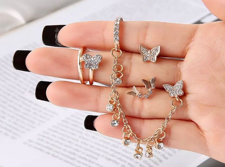 Каков накит ќе се носи ова лето?