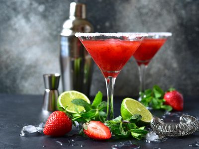 Рецепт за домашен ликер од јагоди - пијалак што освојува со неодоливата арома