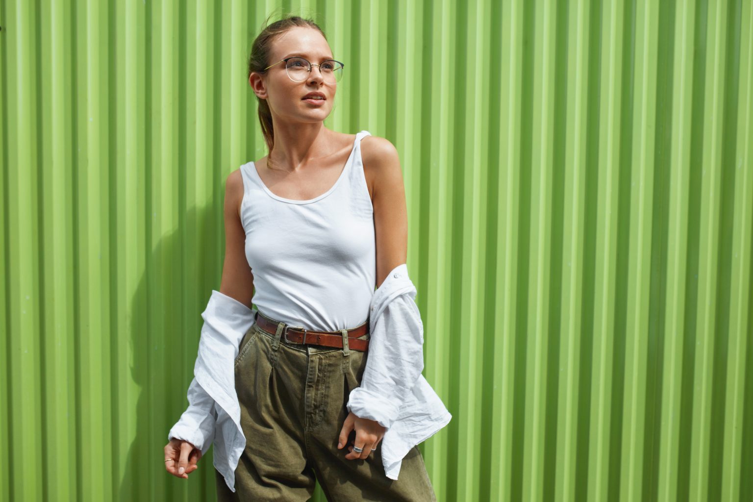 ТикТок трикови за целосна преобразба на обичната маица со прерамки