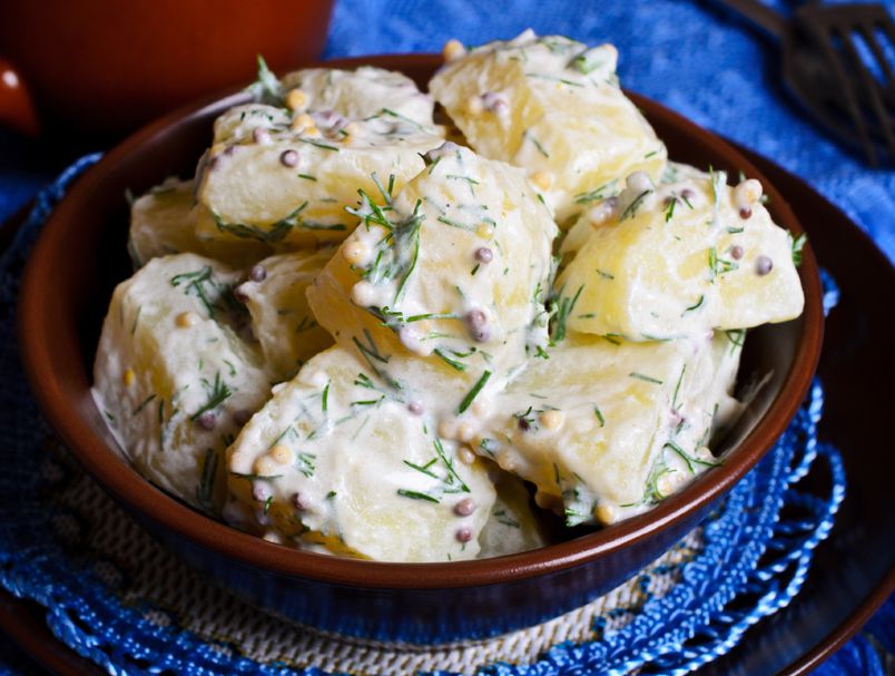 Толку кремаста: Рецепт за салата од компири со ѕаѕики сос