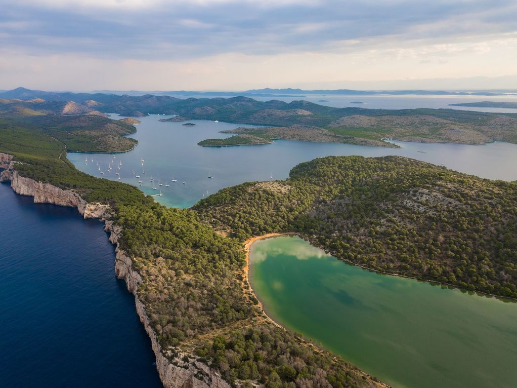 Езеро со поглед на море: Чудо на природата што треба да се види во живо