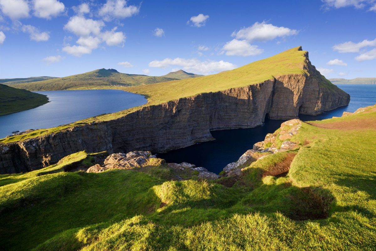 Езеро над океанот! Дали е ова најголемата оптичка илузија на природата?