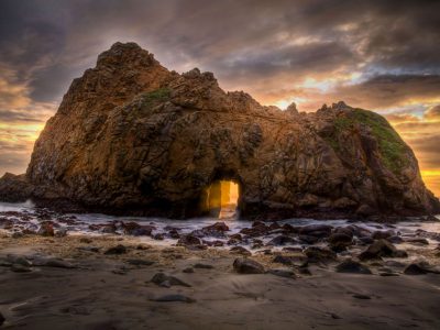 Виолетов песок и сончева порта во карпа: Плажа за восхитување од безбедна далечина