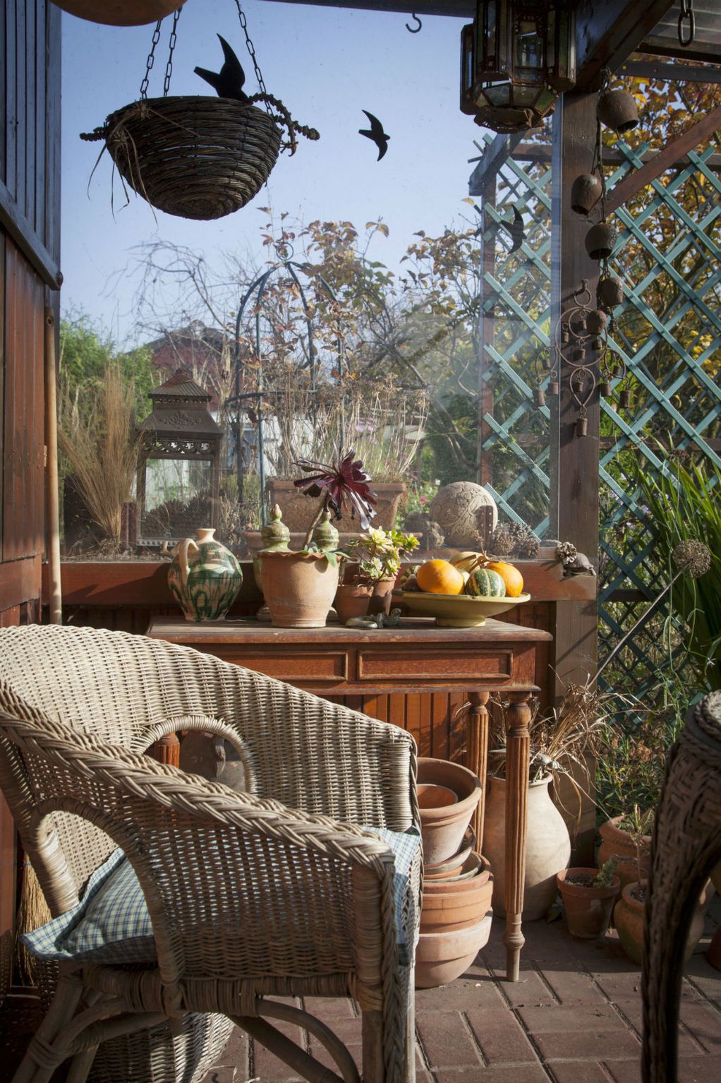 10 фотографии поради кои ќе сакате да ја поминете есента на балконот или во градината