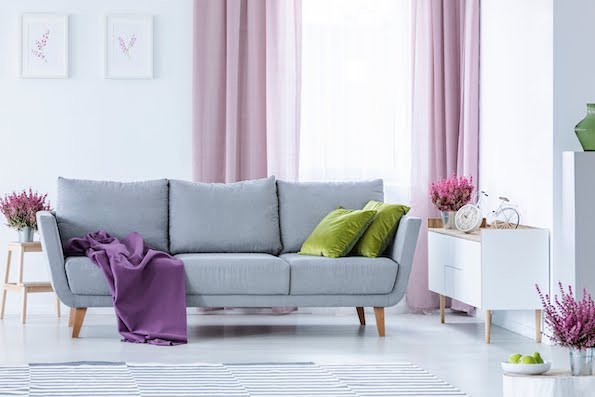 Виолетова боја – идеален избор за декорација на дневната соба