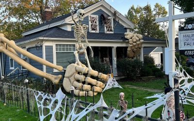 Американец изградил огромен скелет за Ноќта на вештерките, погледнете како!