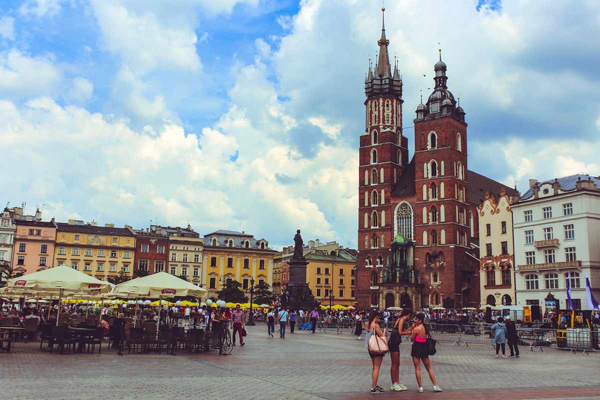 Дали знаевте дека Краков е град на змејовите и студентите? 8 занимливости за овој европски град